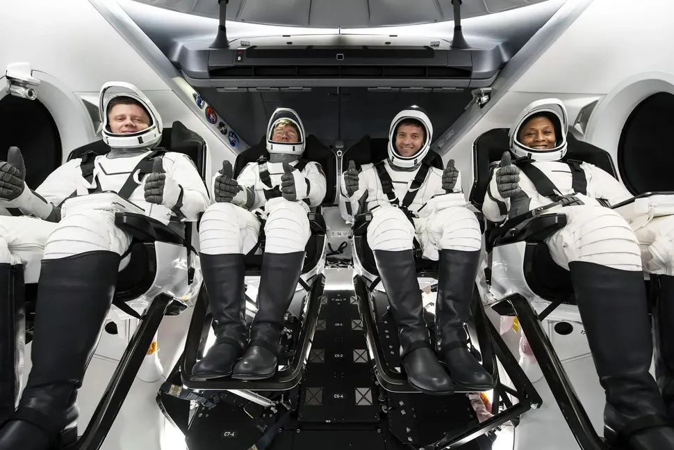 Leia mais sobre o artigo Astronautas da SpaceX Crew-8 retornam à Terra após atrasos causados por condições climáticas