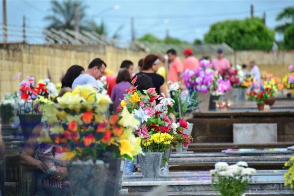 Dia de Finados: Homenagens e Tradições no Brasil e na América Latina