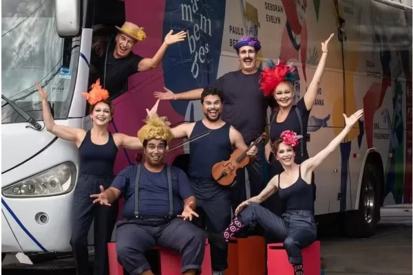 Paulo Betti e Cláudia Abreu estrelam “Os Mambembes” em Itabira nesta quinta-feira