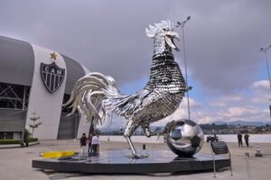 Leia mais sobre o artigo Galo Gigante da Arena MRV une arte, tecnologia e paixão mineira em novo ponto turístico de BH