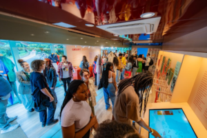 Leia mais sobre o artigo Itabira recebe “Oriará”: exposição itinerante celebra ancestralidade e futuros possíveis com arte afro-indígena