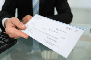 Leia mais sobre o artigo Uso de cheques segue em queda no Brasil, mas valores movimentados continuam expressivos