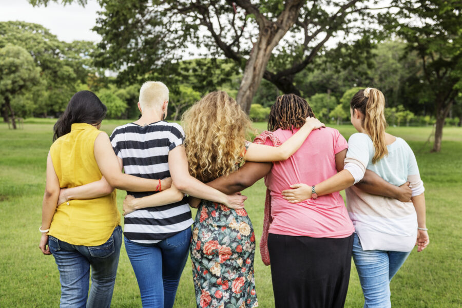 Cuidado e acolhimento marcam programação especial para mulheres na Praça Acrísio