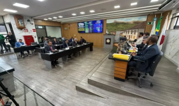 Câmara de Itabira aprova novo auxílio-alimentação para servidores municipais com critérios por faixa salarial