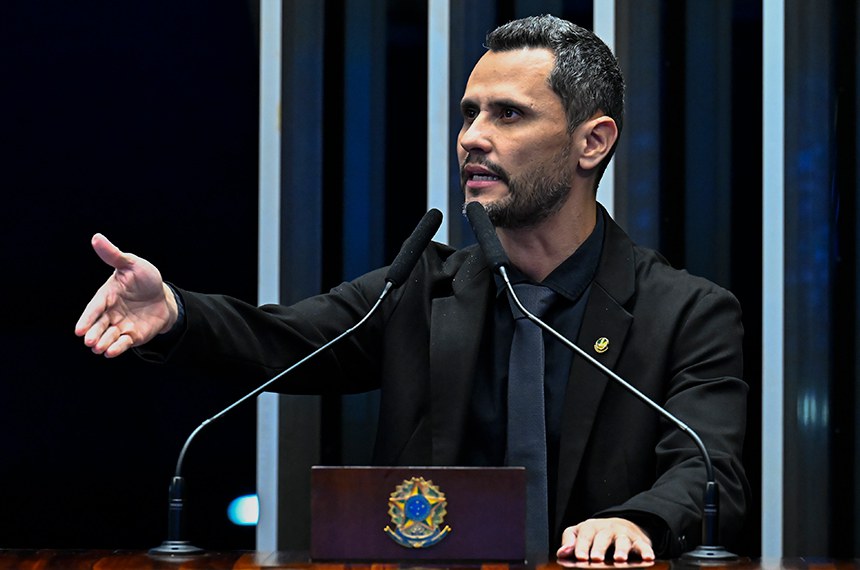 No momento, você está visualizando Cleitinho confirma candidatura ao governo de Minas e entra em rota de colisão com o Republicanos