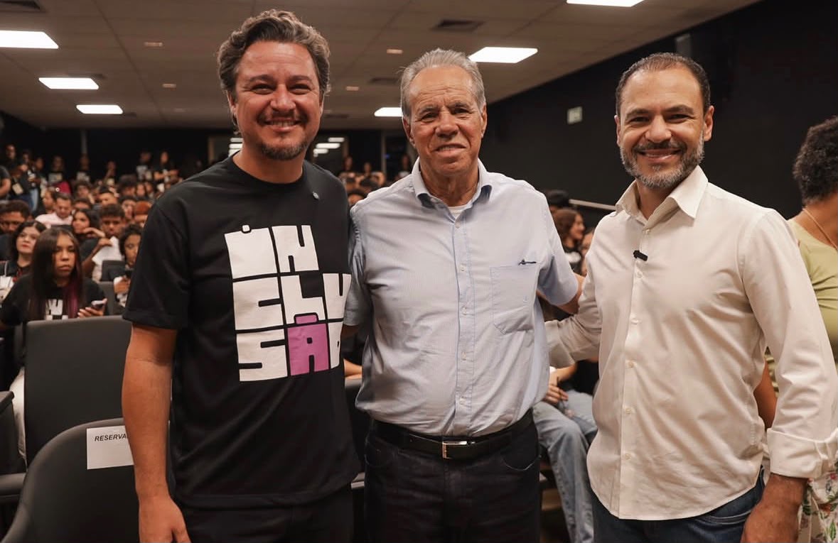 No momento, você está visualizando Carlin Filho e Bernardo Rosa acompanham jovens de Itabira na etapa regional do Parlamento Jovem