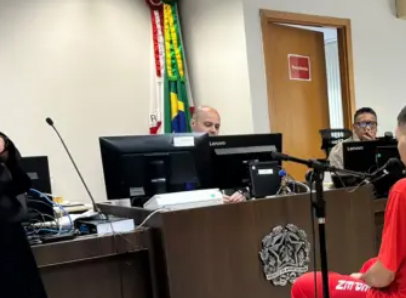 No momento, você está visualizando Homem é condenado a mais de 48 anos de prisão por matar a própria mãe em Belo Horizonte