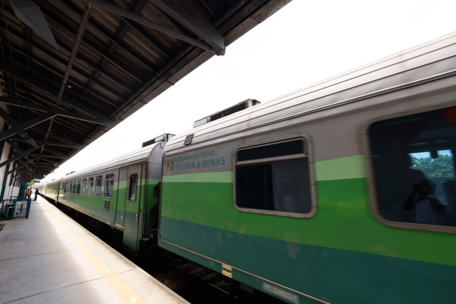 Defensoria Pública de Minas Gerais realiza atendimento jurídico gratuito a passageiros do Trem da Vale