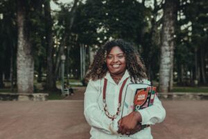 Leia mais sobre o artigo Memorial Vale Itinerante leva a exposição “Correspondências: memória, imagem e presença” à programação do Flitabira